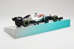 Mercedes AMG Petronas W10 EQ Power+ #44 L. Hamilton Monaco GP Winner 2019 Minichamps 1:18 113906644 Resina - imagem 3 de 7