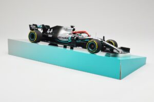 Mercedes AMG Petronas W10 EQ Power+ #44 L. Hamilton Monaco GP Winner 2019 Minichamps 1:18 113906644 Resina - imagem 4 de 7