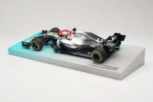 Mercedes AMG Petronas W10 EQ Power+ #44 L. Hamilton Monaco GP Winner 2019 Minichamps 1:18 113906644 Resina - imagem 5 de 7