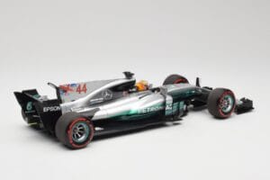 Mercedes AMG W08 EQ Power+ Petronas #44 L. Hamilton F1 World Champion 2017 Minichamps 1:18 186170044 Resina - imagem 2 de 7