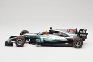 Mercedes AMG W08 EQ Power+ Petronas #44 L. Hamilton F1 World Champion 2017 Minichamps 1:18 186170044 Resina - imagem 3 de 7