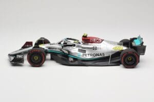 Mercedes AMG W13 E Performance Petronas #44 L. Hamilton Brazilian GP 2022 Minichamps 1:18 110222144 Resina - imagem 3 de 7