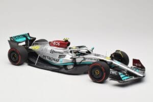 Mercedes AMG W13 E Performance Petronas #44 L. Hamilton Brazilian GP 2022 Minichamps 1:18 110222144 Resina - imagem 4 de 7
