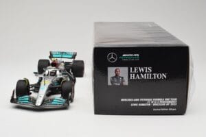 Mercedes AMG W13 E Performance Petronas #44 L. Hamilton Brazilian GP 2022 Minichamps 1:18 110222144 Resina - imagem 6 de 7