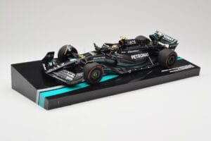 Mercedes AMG W14 E Performance Petronas #44 L. Hamilton Australian GP 2023 Minichamps 1:18 113230144 Resina - imagem 2 de 7
