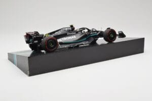 Mercedes AMG W14 E Performance Petronas #44 L. Hamilton Australian GP 2023 Minichamps 1:18 113230144 Resina - imagem 3 de 7
