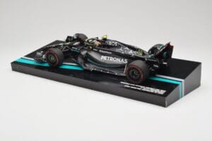 Mercedes AMG W14 E Performance Petronas #44 L. Hamilton Australian GP 2023 Minichamps 1:18 113230144 Resina - imagem 4 de 7