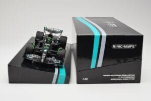Mercedes AMG W14 E Performance Petronas #63 G. Russell Bahrain GP 2023 Minichamps 1:18 113230163 Resina - imagem 6 de 7