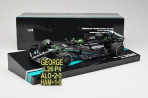 Mercedes AMG W14 E Performance Petronas #63 G. Russell Bahrain GP 2023 Minichamps 1:18 113230163 Resina - imagem 7 de 7
