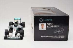 Mercedes AMG W07 #6 N. Rosberg Australia GP Winner 2016 Minichamps 1:18 110160006 Metal - imagem 7 de 7