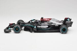 Mercedes AMG W12 #44 L. Hamilton Bahrain GP 2021 Minichamps 1:18 110210144 Metal - imagem 3 de 7