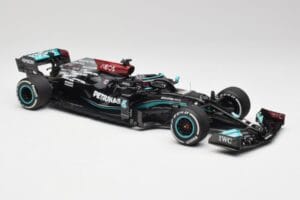 Mercedes AMG W12 #44 L. Hamilton Bahrain GP 2021 Minichamps 1:18 110210144 Metal - imagem 4 de 7