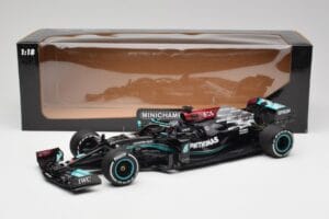 Mercedes AMG W12 #44 L. Hamilton Bahrain GP 2021 Minichamps 1:18 110210144 Metal - imagem 6 de 7