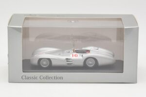 Mercedes W196 Streamliner #16 J.M. Fangio GP Italy Winner 1954 Minichamps 1:43 432543016 Metal - imagem 4 de 4
