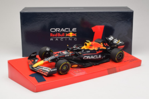 Red Bull Racing RB18 #1 M. Verstappen Oracle Winner Dutch GP 2022 Minichamps 1:18 113223501 Metal - imagem 7 de 7