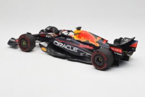 Oracle Red Bull Racing RB18 #1 M. Verstappen Winner Belgian GP 2022 Minichamps 1:18 110221401 Metal - imagem 3 de 7