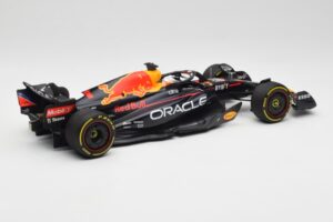 Oracle Red Bull Racing RB18 #1 M. Verstappen Winner Italian GP 2022 Minichamps 1:18 110221601 Metal - imagem 2 de 7