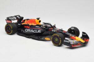 Oracle Red Bull Racing RB18 #1 M. Verstappen Winner Italian GP 2022 Minichamps 1:18 110221601 Metal - imagem 4 de 7