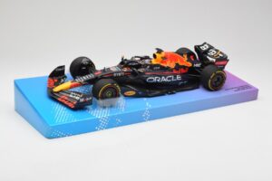 Red Bull Racing RB18 #1 M. Verstappen Winner Miami GP 2022 Minichamps 1:18 113220501 Metal - imagem 2 de 7
