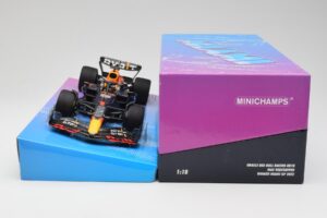 Red Bull Racing RB18 #1 M. Verstappen Winner Miami GP 2022 Minichamps 1:18 113220501 Metal - imagem 6 de 7