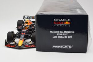 Oracle Red Bull Racing RB18 #11 S. Perez Saudi Arabian GP 2022 Minichamps 1:18 110220011 Metal - imagem 6 de 7