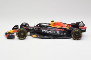 Oracle Red Bull Racing RB18 #11 S. Perez Abu Dhabi GP 2022 Minichamps 1:18 110222211 Metal - imagem 3 de 7