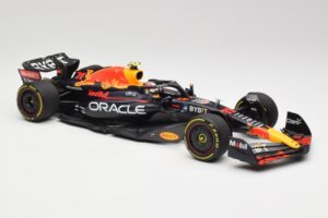 Oracle Red Bull Racing RB18 #11 S. Perez Abu Dhabi GP 2022 Minichamps 1:18 110222211 Metal - imagem 4 de 7