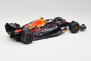 Oracle Red Bull Racing RB18 #11 S. Perez Monaco GP Winner Rain Tyre Version 2022 Minichamps 1:18 110222711 Metal - imagem 2 de 7