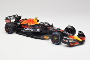 Oracle Red Bull Racing RB18 #11 S. Perez Monaco GP Winner Rain Tyre Version 2022 Minichamps 1:18 110222711 Metal - imagem 4 de 7