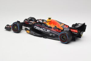 Oracle Red Bull Racing RB18 #11 S. Perez Monaco GP Winner Rain Tyre Version 2022 Minichamps 1:18 110222711 Metal - imagem 5 de 7