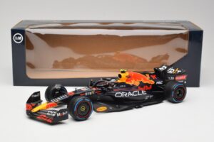 Oracle Red Bull Racing RB18 #11 S. Perez Monaco GP Winner Rain Tyre Version 2022 Minichamps 1:18 110222711 Metal - imagem 7 de 7