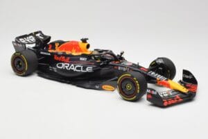 Oracle Red Bull Racing RB19 #1 M. Verstappen Winner Abu Dhabi GP 2023 Minichamps 1:18 110232301 Metal - imagem 4 de 7