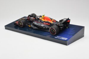 Red Bull Racing RB19 #11 S. Perez Winner Saudi Arabian GP 2023 Minichamps 1:18 113230111 Metal - imagem 5 de 6