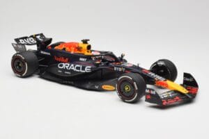 Oracle Red Bull Racing RB20 #1 M. Verstappen Winner Bahrain GP 2024 Minichamps 1:18 110240101 Metal - imagem 4 de 7