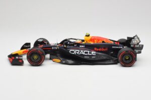 Red Bull Racing RB20 #11 S. Perez Bahrain GP 2024 Minichamps 1:18 110240111 Metal - imagem 3 de 7