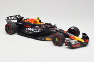 Red Bull Racing RB20 #11 S. Perez Bahrain GP 2024 Minichamps 1:18 110240111 Metal - imagem 4 de 7