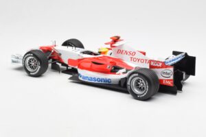 Panasonic Toyota Racing TF106 #8 R. Schumacher F1 2006 Minichamps 1:18 100060007 Metal - imagem 5 de 6