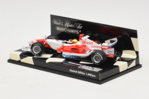 Toyota TF106 Panasonic #11 R. Schumacher Panasonic Toyota Racing Showcar 2006 Minichamps 1:43 400060077 Metal - imagem 3 de 5