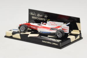Toyota TF109 #10 T. Glock Panasonic Toyota Racing Showcar F1 2009 Minichamps 1:43 400090080 Metal - imagem 3 de 5
