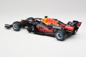 Red Bull Racing Honda RB16B #33 M. Verstappen Turkish GP 2nd Place 2021 Minichamps 1:18 110211633 Metal - imagem 5 de 7