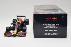 Red Bull Racing Honda RB16B #33 M. Verstappen Turkish GP 2nd Place 2021 Minichamps 1:18 110211633 Metal - imagem 6 de 7