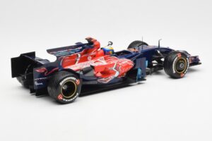 Red Bull Racing RB6 #6 M. Webber F1 Showcar 2010 Minichamps 1:18 150100076 Metal - imagem 2 de 6