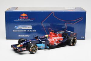 Red Bull Racing RB6 #6 M. Webber F1 Showcar 2010 Minichamps 1:18 150100076 Metal - imagem 6 de 6