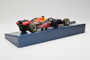 Red Bull Racing Honda RB16B #33 M. Verstappen Emilia Romagna GP 2021 Case Edition Minichamps 1:18 113210133 Resina - imagem 3 de 7