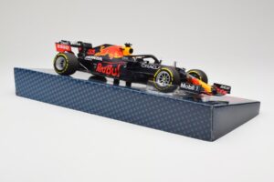 Red Bull Racing Honda RB16B #33 M. Verstappen Emilia Romagna GP 2021 Case Edition Minichamps 1:18 113210133 Resina - imagem 4 de 7