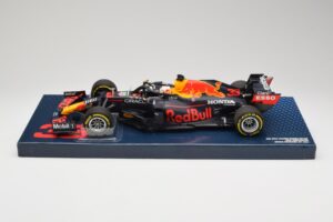 Red Bull Racing Honda RB16B #33 M. Verstappen Emilia Romagna GP 2021 Case Edition Minichamps 1:18 113210133 Resina