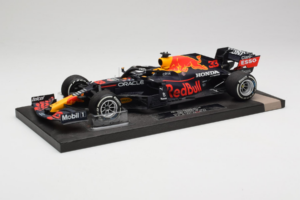 Red Bull Racing RB16B #33 M. Verstappen Monaco GP Winner 2021 Minichamps 1:18 113210533-R1 Resina - imagem 2 de 6