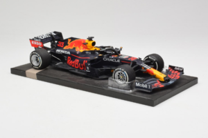 Red Bull Racing RB16B #33 M. Verstappen Monaco GP Winner 2021 Minichamps 1:18 113210533-R1 Resina - imagem 4 de 6