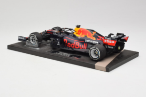 Red Bull Racing RB16B #33 M. Verstappen Monaco GP Winner 2021 Minichamps 1:18 113210533-R1 Resina - imagem 5 de 6