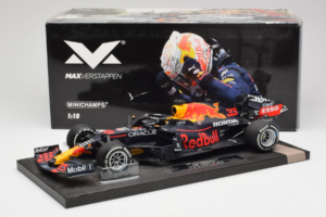 Red Bull Racing RB16B #33 M. Verstappen Monaco GP Winner 2021 Minichamps 1:18 113210533-R1 Resina - imagem 6 de 6